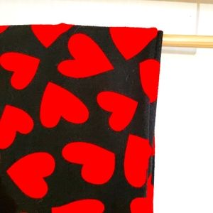 Black & Red Knit Hearts Circle Scarf